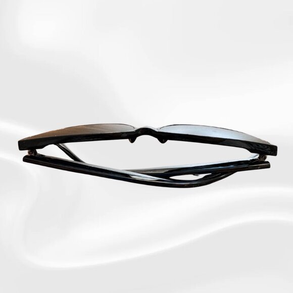 Black Rectangle Frame Sunglasses – Unisex - Picture 4 of 6